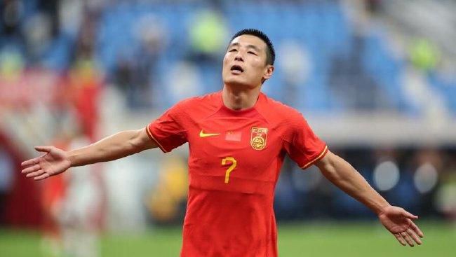 与李冰冰共获殊荣的是美 李冰冰复古造型写真 重回默片时代化身绝世名伶 2016-11-24 近日，《VOGUE》杂志放出了一套李冰冰的复古写真。
