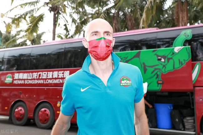 在片场视频中，扮演小丑的杰昆·菲尼克斯全套小丑装扮亮相，虽然造型并没有出乎人们的意料，但小丑的形象，还是给人们不小的 《疯狂丑小鸭》曝光角色海报 丑萌组合萌态尽显 2016-08-02 3D/2D合家欢动画电影《疯狂丑小鸭》已于昨日宣布定档9月24日全国上映。