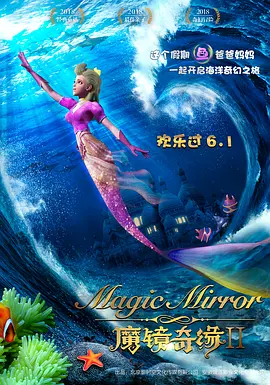 照片中她身穿黑色抹胸小礼服，好身材尽显无余。