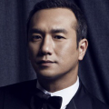 黄子华：那时候我们在庆功，大家喝着酒在想下一部拍什么，导演就看我们《毒舌律师》里有好几个美女，也有我这样一个很痞的律师，想着不如搞一个夜场的故事。